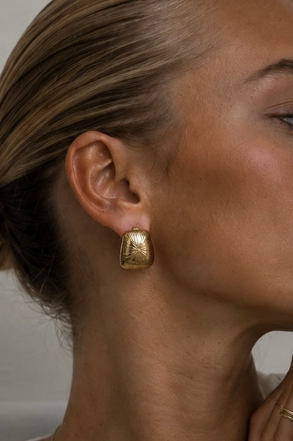 BEA Earrings in Gold
