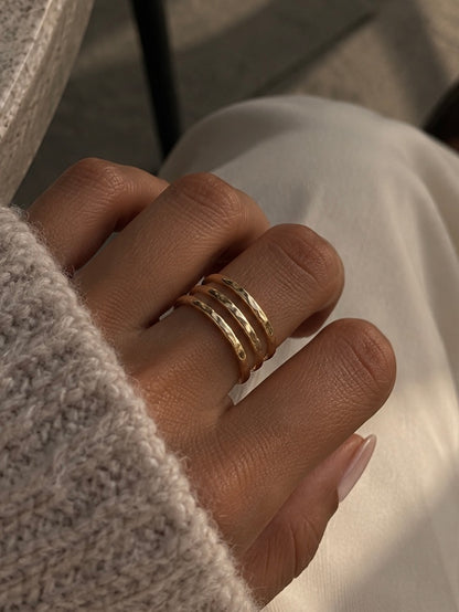 LOU Ring in Gold